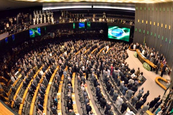 Senado de Brasil aprueba por mayoría criminalizar la posesión de cualquier cantidad de droga