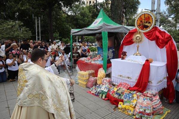 Corpus Christi: Compartiendo con el necesitado