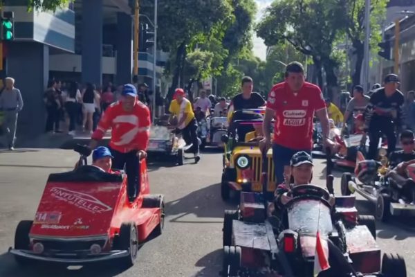 La plaza de Banderas, se engalana con el festival del Norte